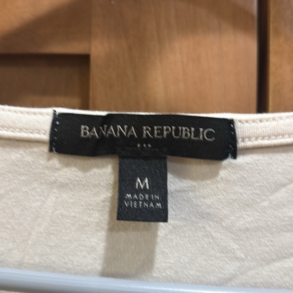Lot of Two Shirts from Banana Republic.  Size Medium Cream and black shirts. - Picture 3 of 6
